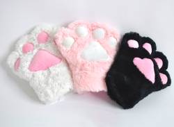 disciplinekitten:  Kitty paws ำ