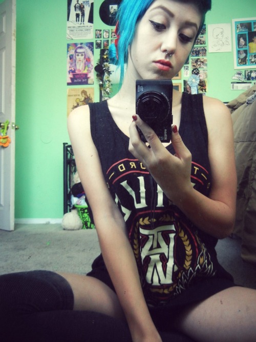 iheartatreyu:  p-a-r-a-d-i-s-e-m-o:  lukaparks:   π。£’Ж   ραrαdιζεπθ 🐾  Dat  tank u wearin