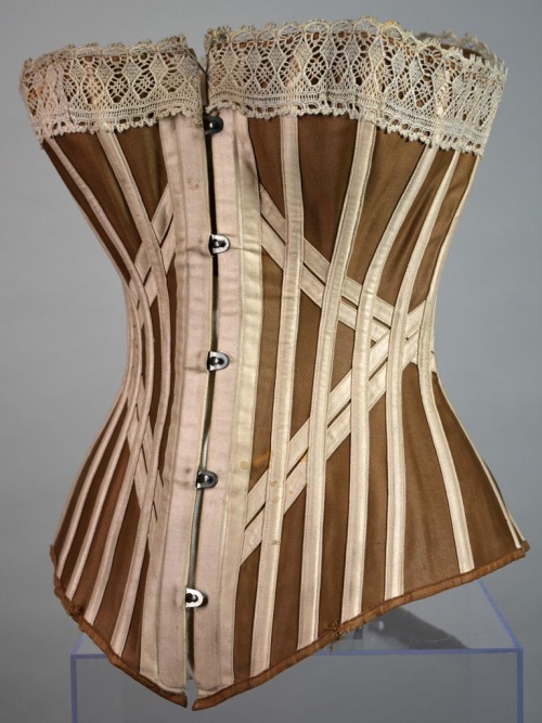 symingtoncorsets:Dating from 1900 this Lightweight busk front corset is made from light brown sate