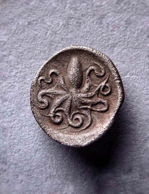 historicaltimes:Ancient Greek silver litra coin minted in Syracuse, Sicily, circa 466 BC via reddit