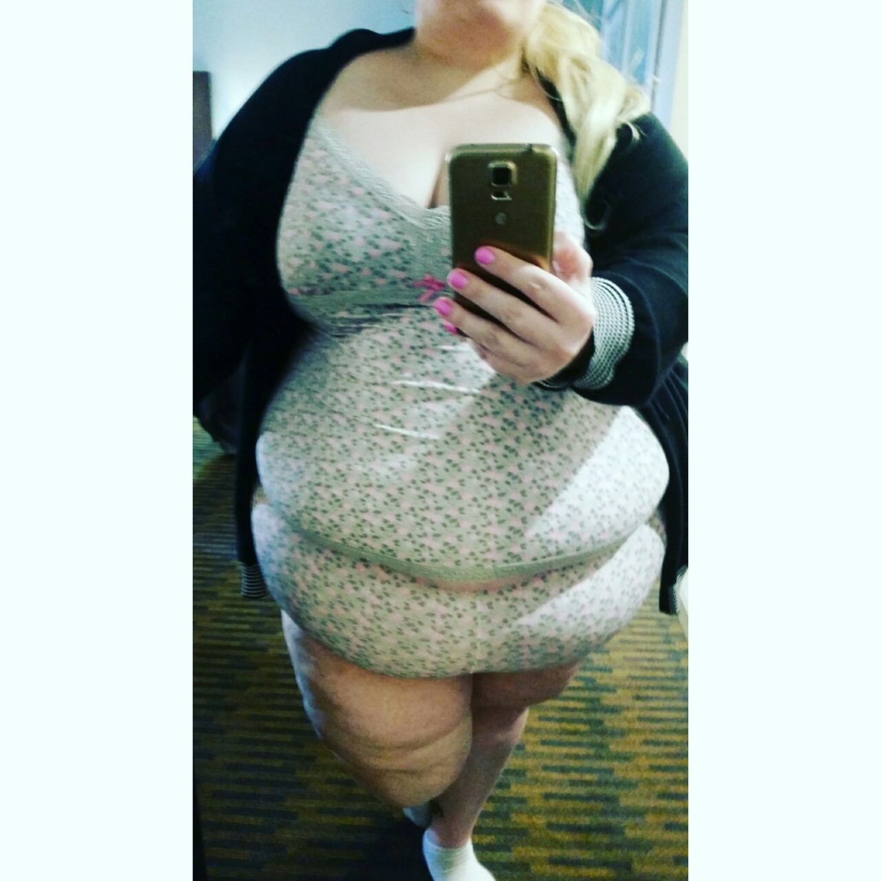 destinybbw:  I always wear socks in hotels. #bbw #ssbbw #fat #belly #fetishmodel