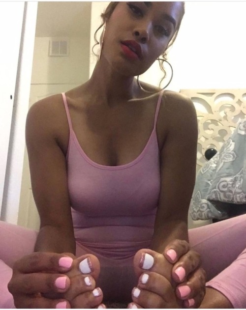 inlovewithprettytoes:  😍😍😍😍😍😍👣