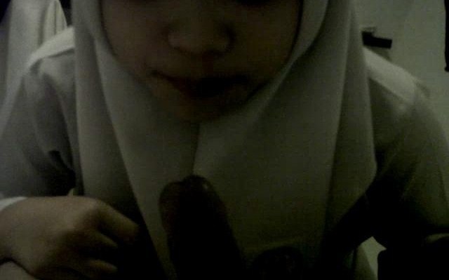 ijaluda:  ayamtelupid:  Budak sekolah KL Melawati pandai blowjob sebelum jadi pelakon.Â 