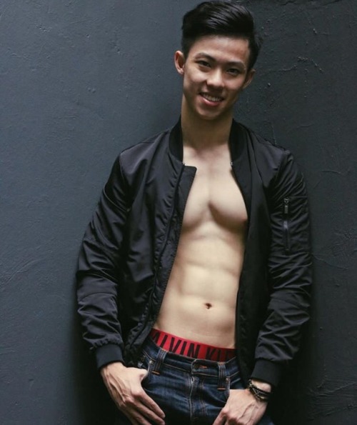 singaporeboys:Singaporean, anyone has his nudes?