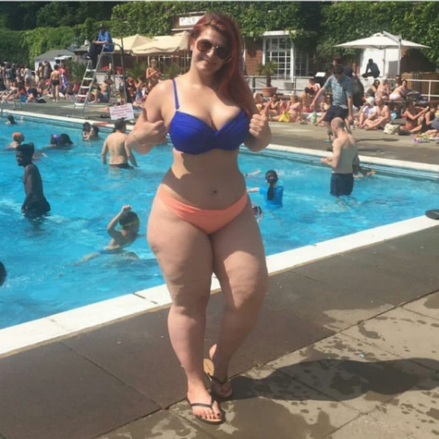 Mega thick thighs on this bikini babe
