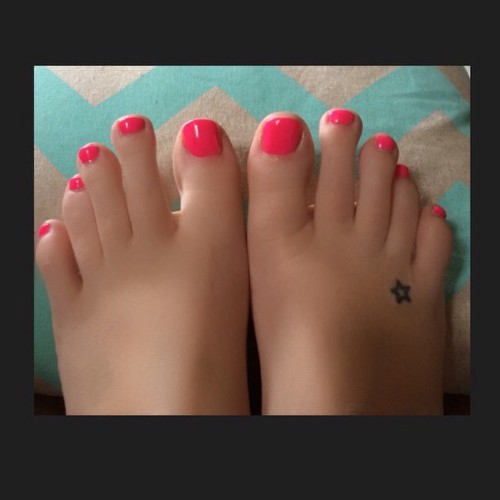 libertyharlow: Anyone who knows me knows I’m pretty obsessed with pedicures and having pretty feet. 