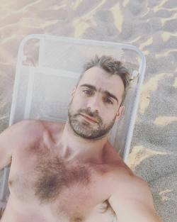 beardburnme:  “Sand in my shoes #playita #hotday #baires #Argentina #Carilo #family #sunny #beardsofinstagram #beardlife #beardedstyle #relax #25” by @elmurci on Instagram http://ift.tt/1VhKRp8