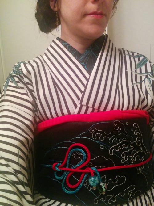 sarcasm-hime: Outfit for taiko performance with one of my fave hitoe kimono. Nami-usagi obi embroide