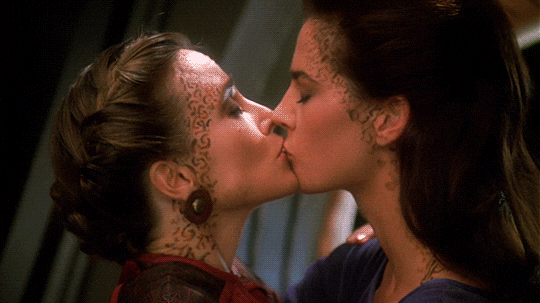 logicheartsoul:Jadzia Dax & Lenara Kahn Kiss in Rejoined