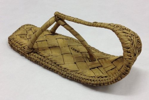 theancientwayoflife:~ Woven palm leaf sandal.Period: New KingdomPlace of origin: Egypt Medium: Palm 