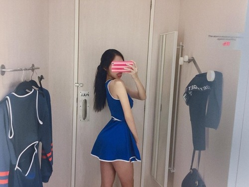 irubishootip0st:sgsexydreamlandcollection:Who could say no to mirror selfies like these?Amazing