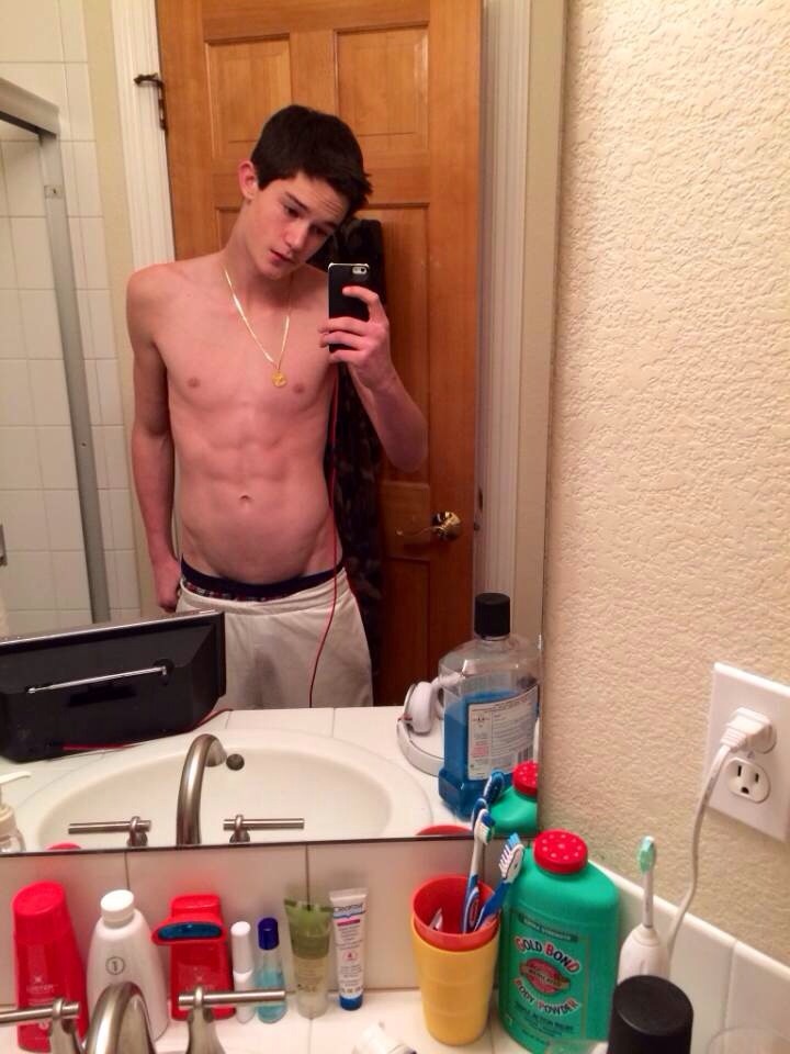 yungerdaddy:  Tasty. princeofrails:  Do you want to share your hot body with the