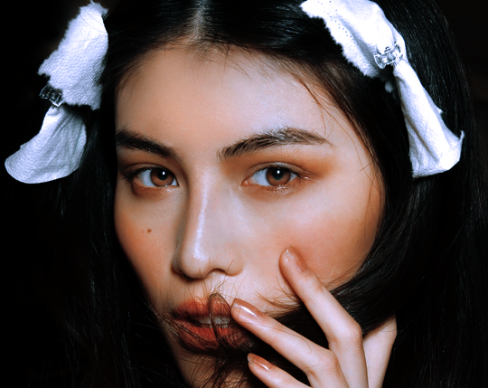 voulair:Sui He @ Aigner Spring 2011 Backstage