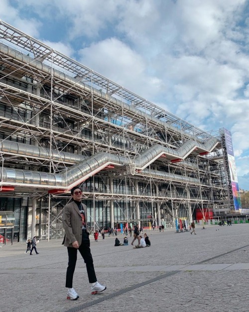 fy-exo:190408 kimjuncotton: I’m in #Paris 그리고 #CentrePompidou (1, 2)