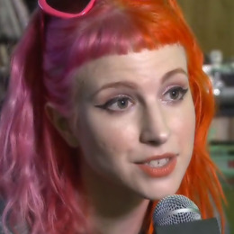 hayley williams pink and orange hair