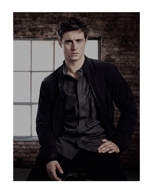 sweetirons:max irons as joe turner in Condor (promotional photo)