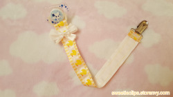 sweetieclips:  Rubber Ducky Paci Clip! Newly