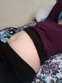 naturalperfectconfused:  ~progression~ 🙈  I’ve been super busy and haven’t had time to stuff recently. A few weeks ago was my first inflation, so here’s my really tight belly sticking out. I was so turned on while doing it, and looking at these