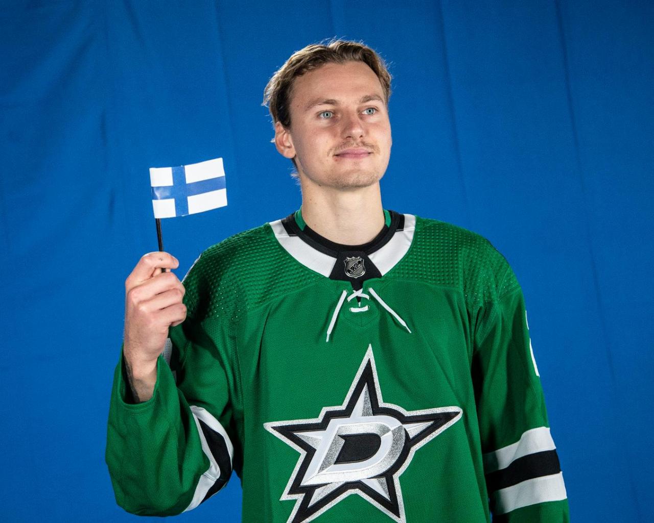 Roope Hintz of the Dallas Stars poses for his official headshot for News  Photo - Getty Images