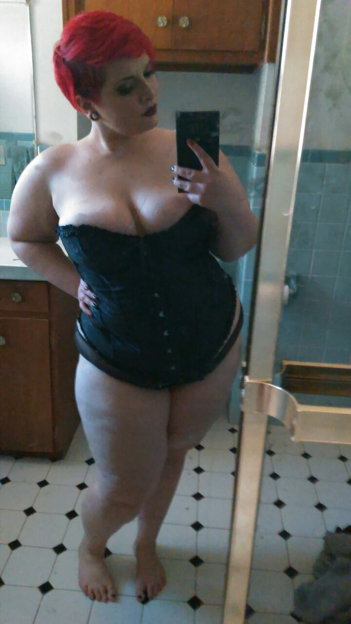 rollsofdestiny:  Did my first professional shoot today! This is me taking a selfie