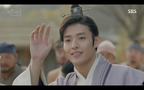onceuponachippedteacup:wang wook flirting guide 101* sees girl you like* girl waves* waves back* get