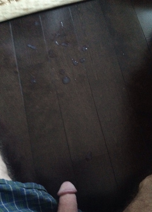 undie-fan-99:  Got this great submission from the gent over at http://tnt22nva.tumblr.com/ cum on the floor through his boxers!  Very hot!!!  Thanks for the submission!