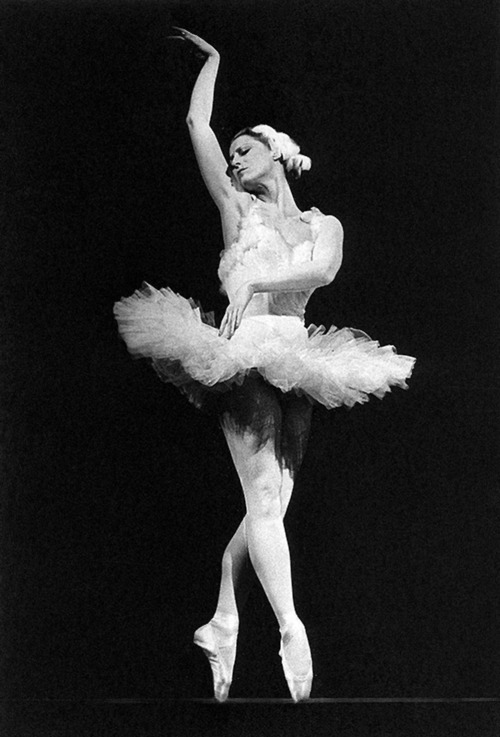 netlex:    Майя Плисецкая. Балет “Лебединое Озеро”.    Maya Plisetskaya   (1925 - 2015) Ballet “Swan Lake”    City’s gold medal of Paris by mayor of Paris Jacques Chirac    Commander of the Order of Arts and