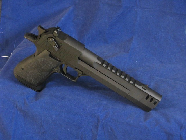 gunrunnerhell:  Desert Eagle XIX One of the newer models with the picatinny rail