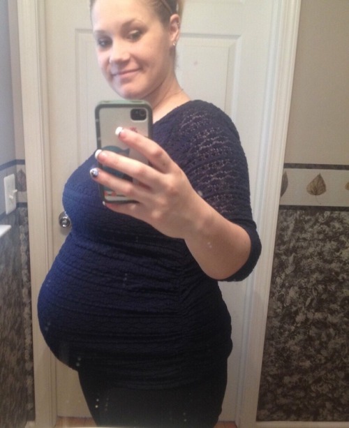 submityourpreggopics:Great submission of this very sexy preggo girl!2 of 2