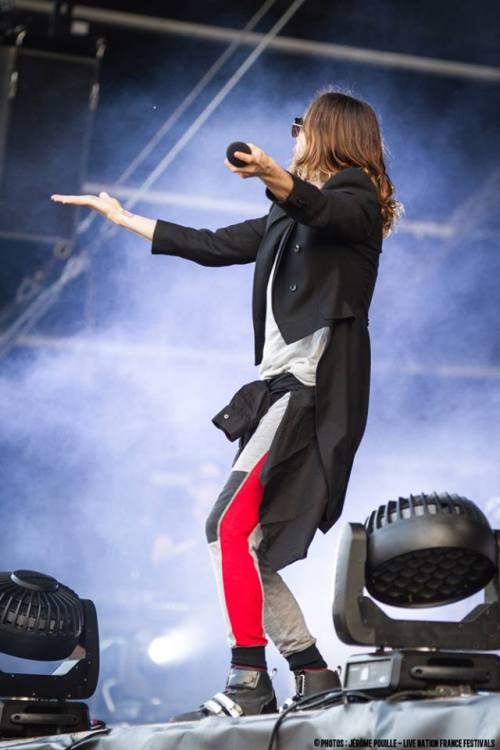 beardycheekbones:  Thirty Seconds to Mars - Jared Leto at Main Square Festival - 5/7/13 How I miss it!!  