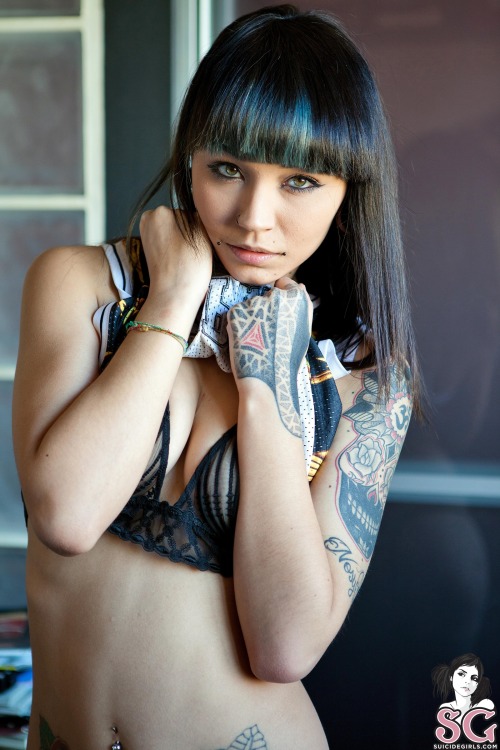 perpetualsuicide:  Suicide Girls - Fishball - That Feel