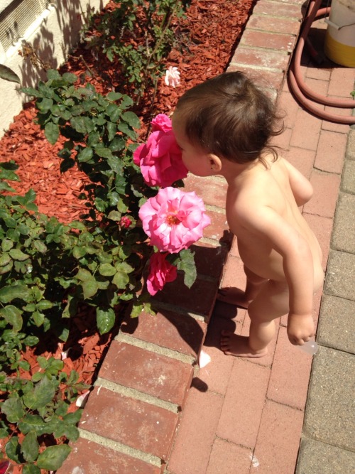 bvddhist:zen-mommy:  She’s been raised to always stop and smell he roses    hippie | organic | spiritual