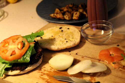 opinionatedcheese:  amy-lynnn:  opinionatedcheese:  thetafari:  ITAL DONT STOP !! - Seitan “Chicken” Cutlet Sandwich on Homemade Flax Bun, served with Seasoned Baked Potato Fries and Homemade Organic Ketchup !! Give Thanks !!! Homemade KetchupIngredients