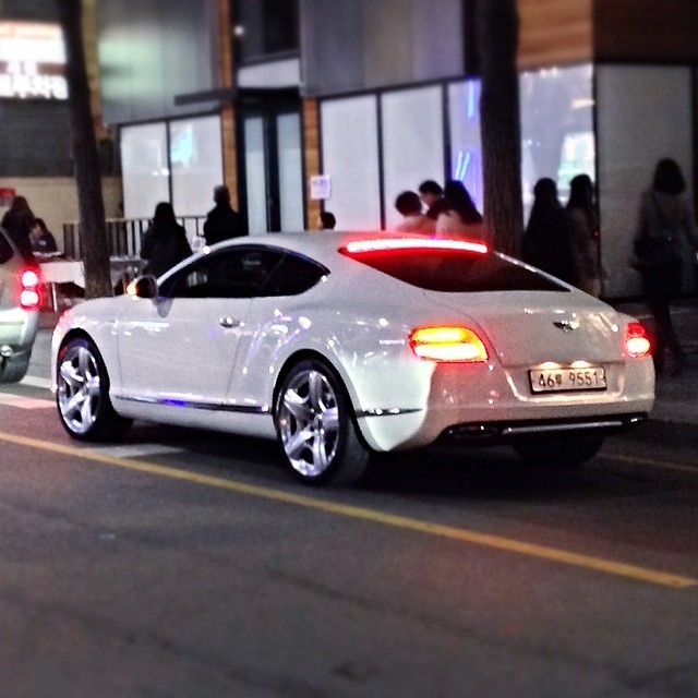 motoriginal:  #Bentley #Continental #GT rolling the streets at night. #bentleycontinentalgt