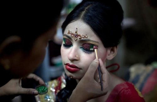 iwasateenageteenwolf: madness-is-my-life: sixpenceee: Bangladesh child marriage law  Via the Dh