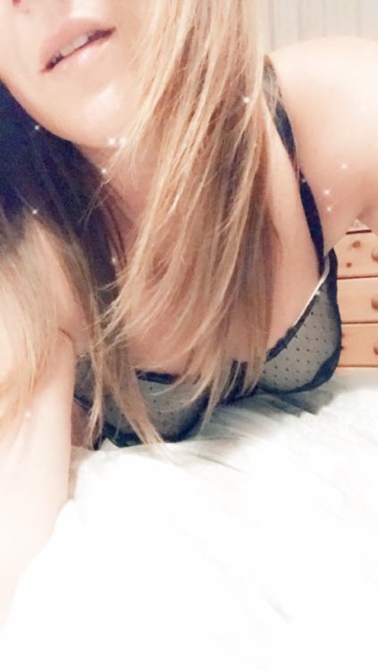 stag78andvixen74: stag78andvixen74: Tease me more  Good morning beautiful people!