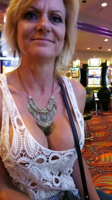 harder4mom:  mom and I had a great time in Las Vegas…  finden wir saugeil