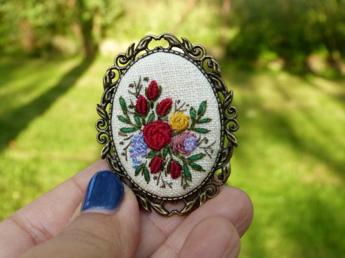 culturenlifestyle:Exquisite Embroidered Jewelry by Marta KrajewskaTeacher with a knack for crafts, M