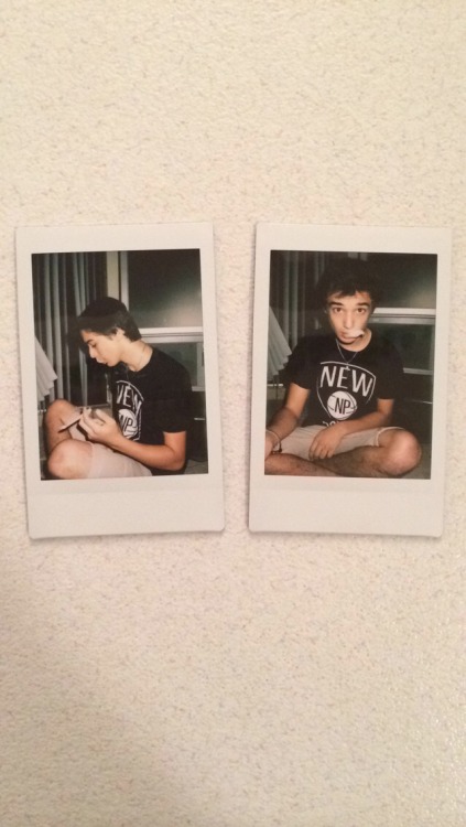 recreational-shrugs:  c-atty:  I’m a photographer now. ✌️ recreational-shrugs  Hey I know that kid  hey me too ^