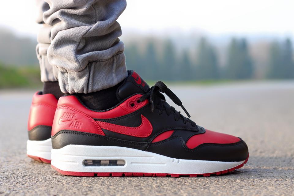 air max 1 bred on feet