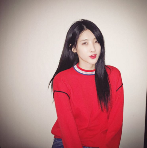 Moon Hyuna - UNIF RILEY SWEATER Sweater: x /  $68.00 USD 
