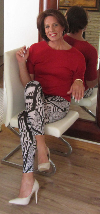 hgillmore:  Well Dressed Crossdressers and Transgendered Women
