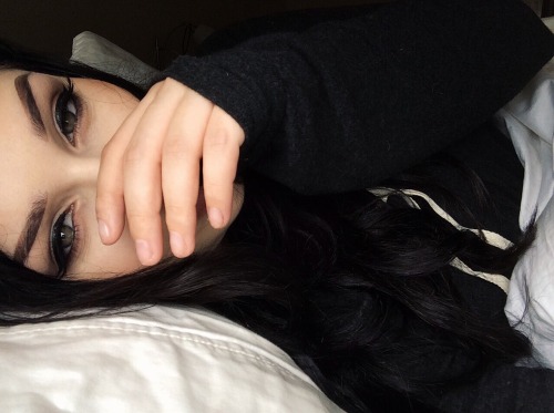 nasty-like-nas:  strangevibezz:  lickgold:  Falling asleep in bed, kinda want to cuddle  Brows  eyes
