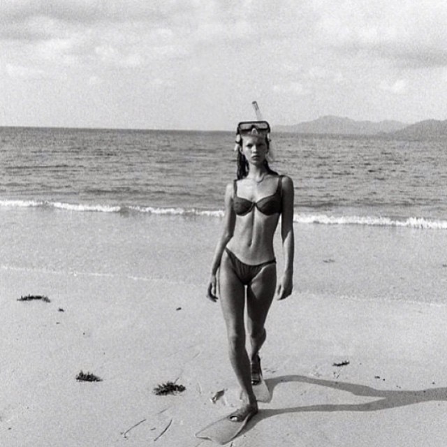 foundbyfleurette:  Sup, snorkel.🐢 #katemoss #giliislands