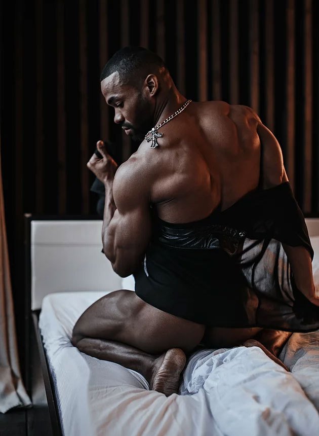 ohthentic:  dominicanblackboy:Sexxxy gorgeous Naked muscle body dancer Yordan Rodriguez!!!!!!!;;;;;;Oh