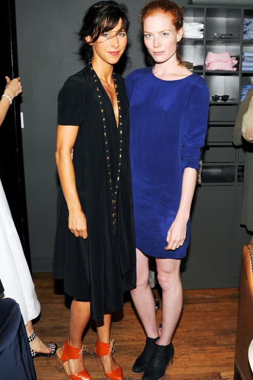 They Put This Pic In The Article. Messy Hair, Fugly Dress And The Unfit Shoes. Please Remind Me What's
