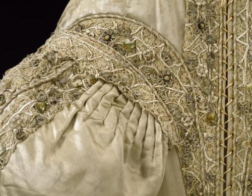 fripperiesandfobs:Bodice, 1660-69From the V&amp;A