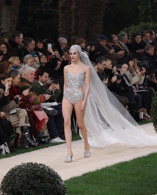 Vittoria Ceretti in Chanel Couture S/S 2019