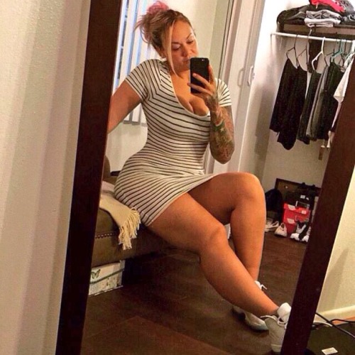 whitebootylover:  Lord the thighs!