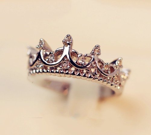 thebrokeboutique:  ROXI || Crown 1 || Crown 2 